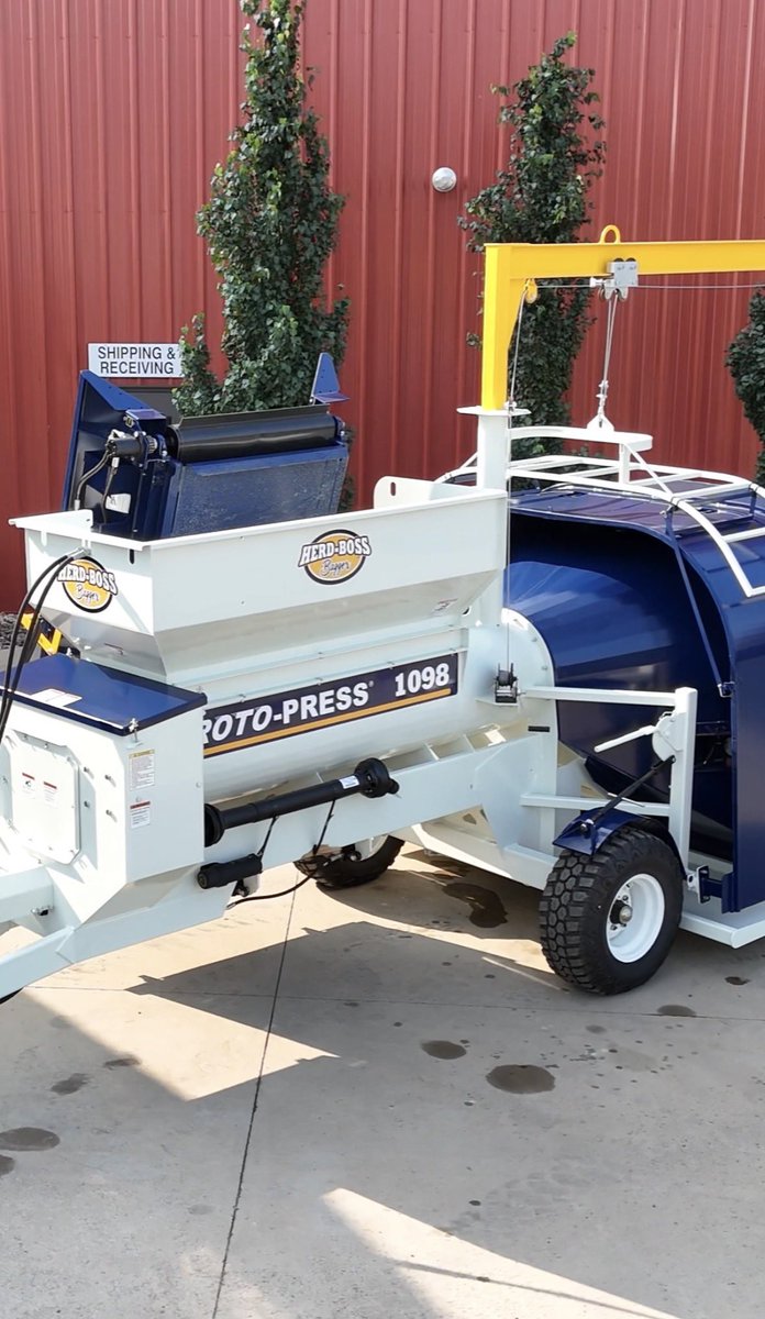 herd_boss's tweet photo. Herd-Boss 1098 Roto-Press Bagger available in 3 tunnel bag diameter sizes: 8ft, 9ft, and 10ft! Give us a call at 712-476-2677 to learn more! #farmequipment #rotopress #herdbossfeeders https://t.co/tCqUWoyL52