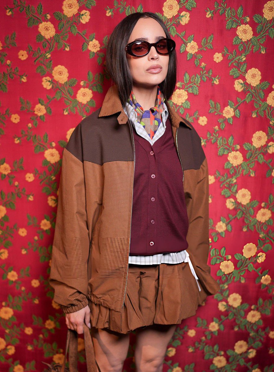 Sofia Carson stuns at the Miu Miu fashion show in Paris. 📷