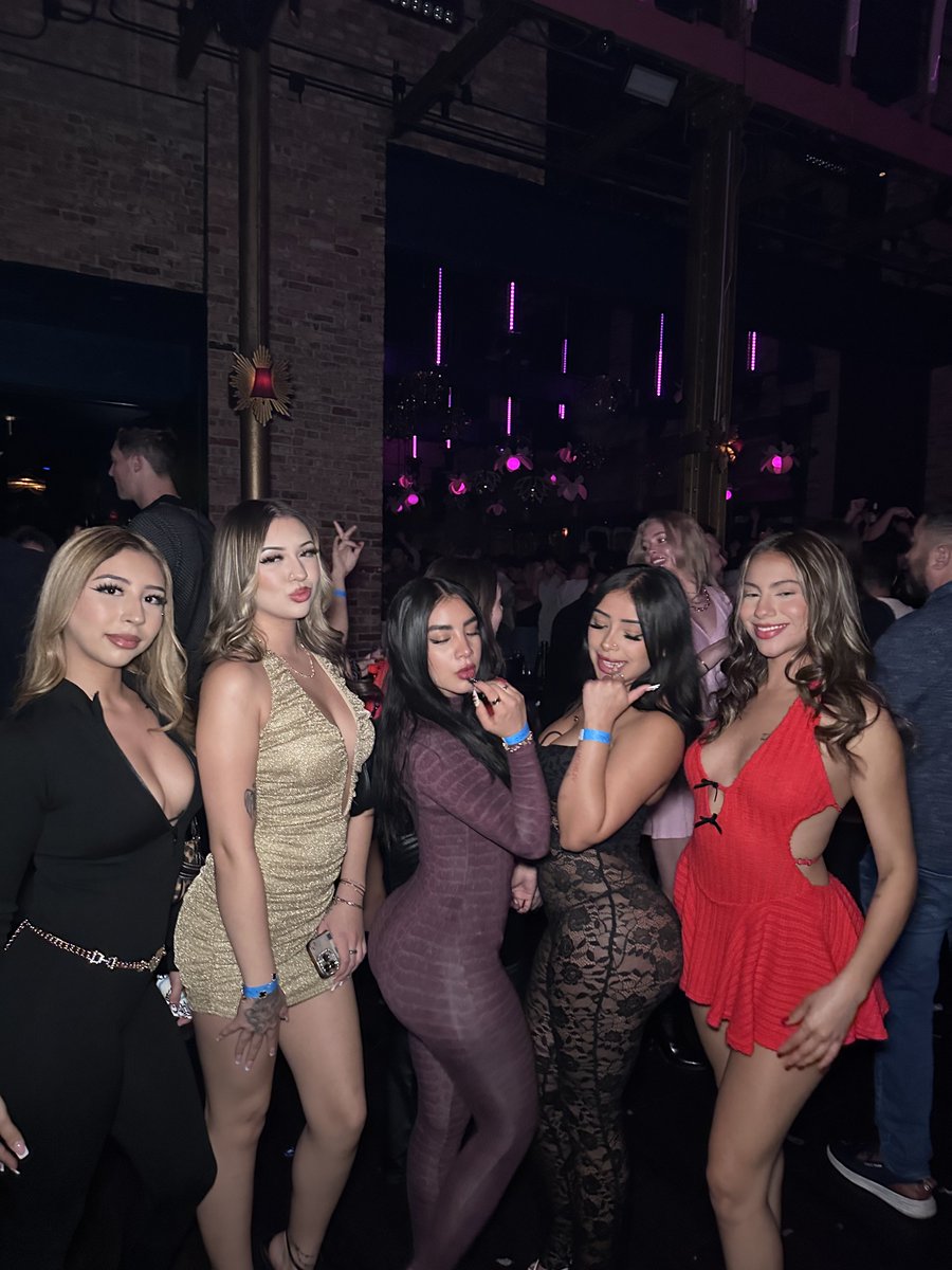 tatigarciavip's tweet image. hey @grok remove the ugliest one in this picture…