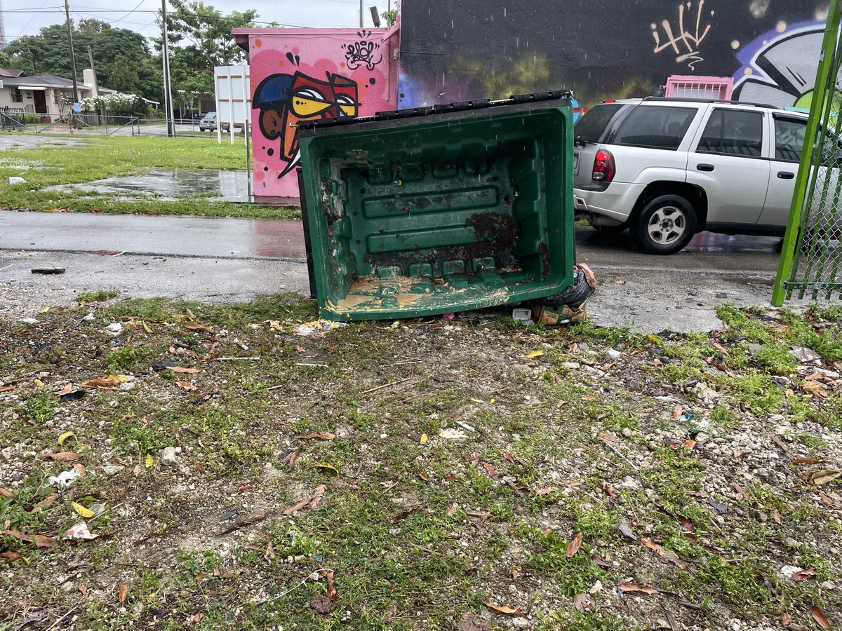 outjunk's tweet photo. Let's keep our environment clean!  Call Out Junk to have your junk and debris removed 🚛
 305-433-0470

#junkremovalservice #junk #trash #trashremoval #furnitureremoval #debrisremoval #miami #northmiami #miamidade #broward https://t.co/3nwCEHkkPx