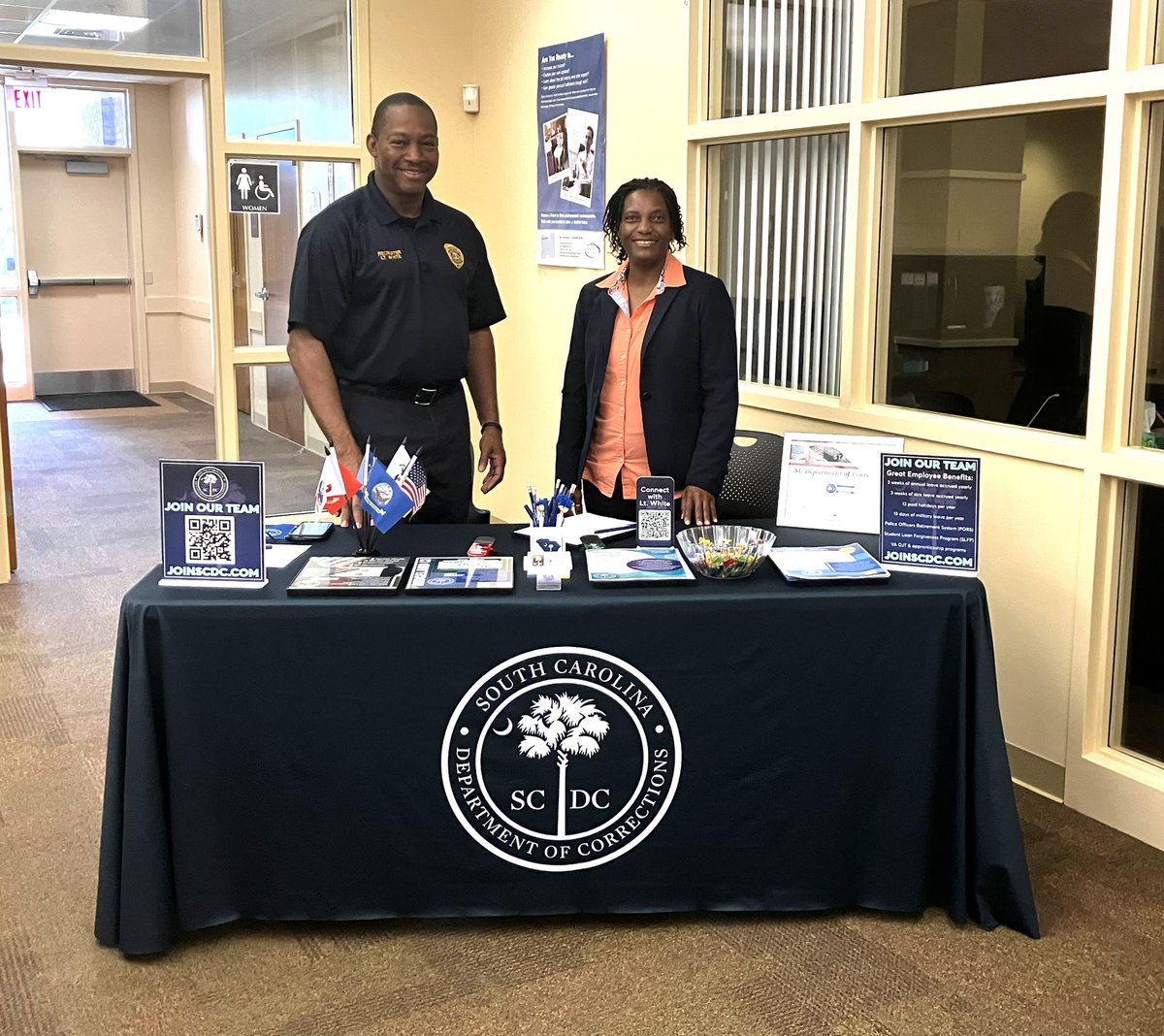 SCDCcareers's tweet image. It’s a busy #recruiting day for our team. Our Lowcountry #recruiter is @SCWorksinfo 📍 164 Castle Rock Rd in Beaufort til 1PM. We’re #hiring diverse positions &amp;amp; offer generous #benefits w/ yearly leave accrued, Police Officers Retirement &amp;amp; more. 

#Apply➡️JoinSCDC.com