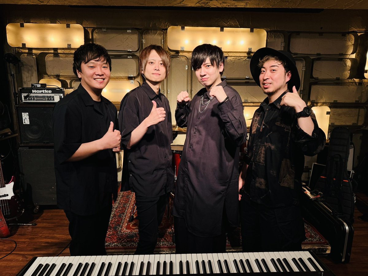 ITARU_Vo's tweet photo. 東京ワンマン無事終了しました！
来てくださった皆さん、配信を見てくださった皆さんありがとうございました！

今届けたいことを詰め込んだライブになりました！
本当に一瞬で終わってしまった感覚！

まだまだやれるしまだまだやる！！！！！
歌い続けます！
みんないつも本当にありがとう！！！

photo by @post_yui
