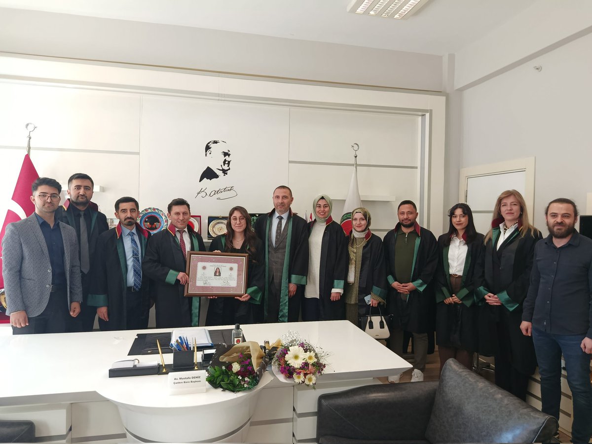 CBarosu's tweet photo. 10.03.2026 Tarihinde Baro Başkanı odasında düzenlenen tören ile yemin ederek ruhsatnamesini alan ve Avukatlık mesleğine ilk adımı atan meslektaşımız Av. Ayşegül ÇINAR'a meslek hayatında başarılar dileriz. https://t.co/Qz8pf4R8Bx