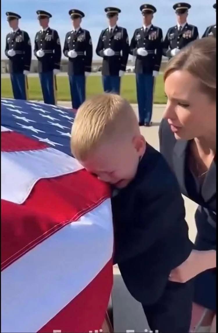 “Cómo le explican que no fue un héroe, sino un instrumento desechable para limpiar la imagen de un pedófilo y la guerra de un genocida”🇺🇲🇮🇱🫩 #TRUMPPSICOPATA #NetanyahuGenocida 
Luiser Aos.