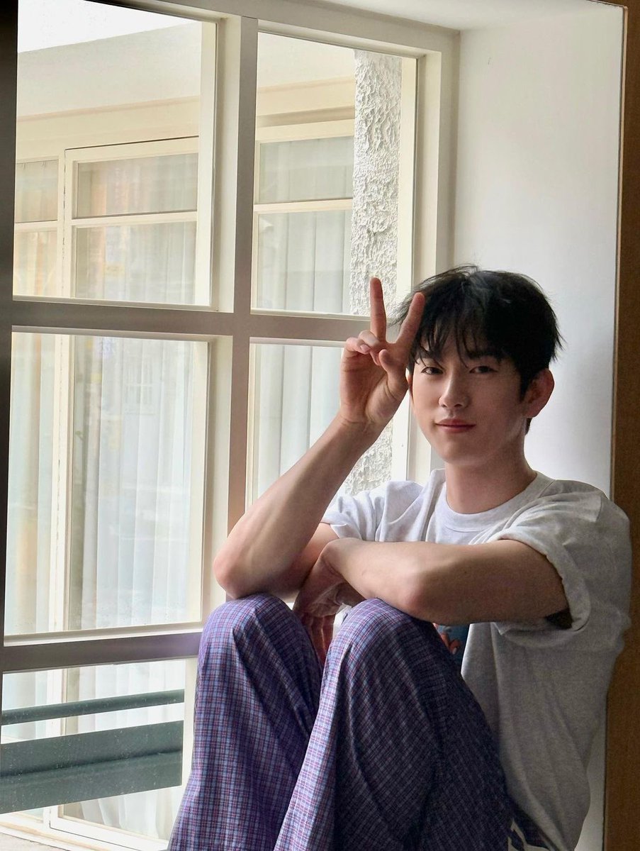 jinyoung tweet media