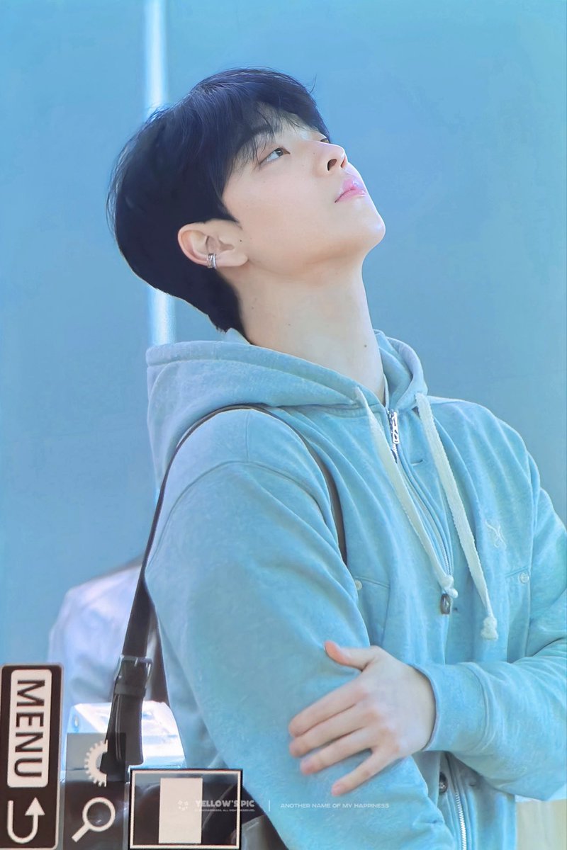 저 작고 하얀손을 어쩌면 조아🥹
백선우 모드 넘조아~💙
잘다녀와~👋🏻👋🏻👋🏻