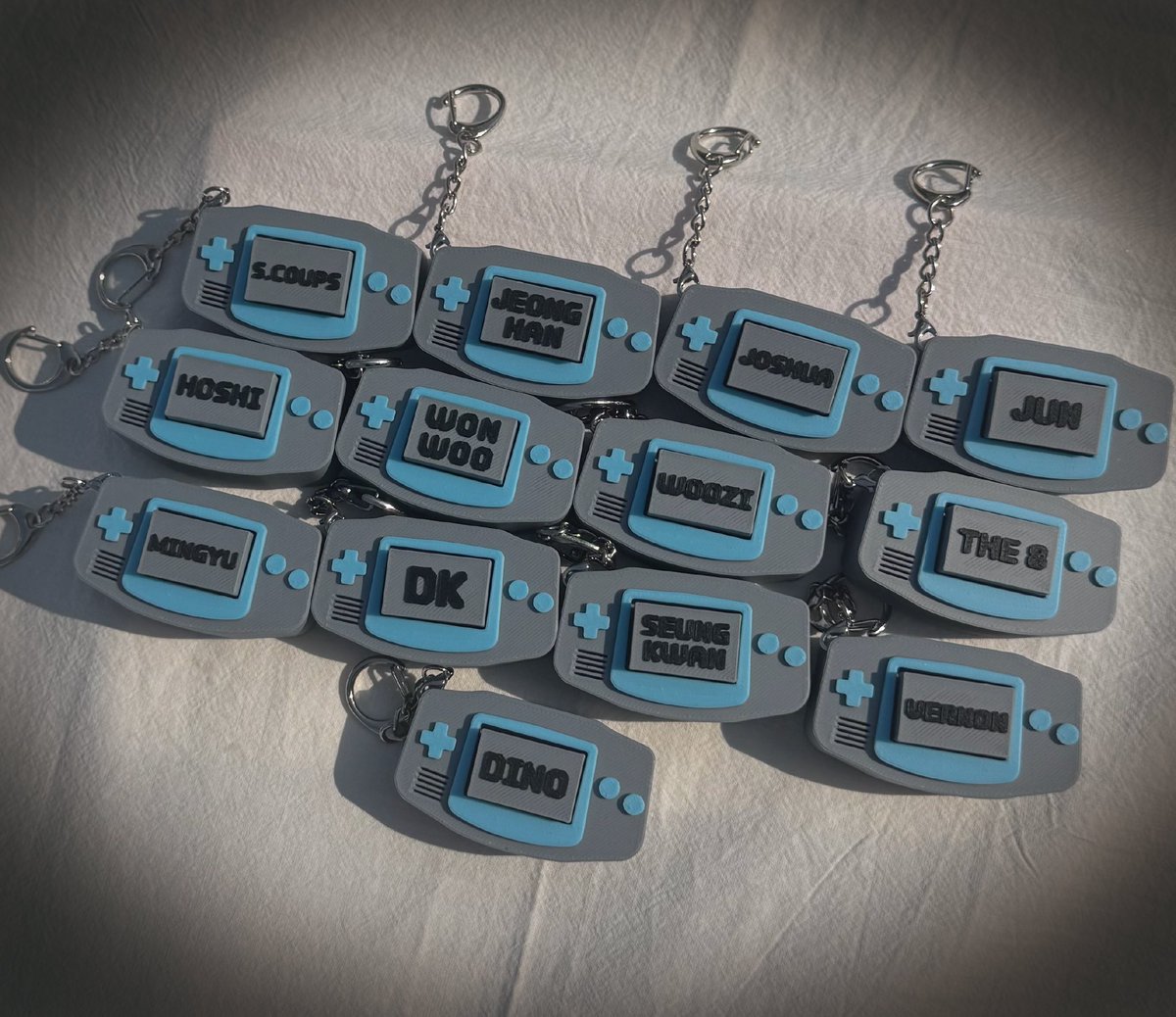 📢딸깍딸깍
#세븐틴 속성 #클릭커 GAM3 BO1 5차 마켓👾

📅 3/11 (수) 12:00 ~ 3/17 (화) 23:59

🎮 이벤트
· #RT 추첨 1명
· 선착입금 1명
· 럭키번호 2명
총 4분께 원하는 멤버 클릭커를 증정해드립니다!

(선착은 입금순/럭키번호는 폼 종료 후 안내)