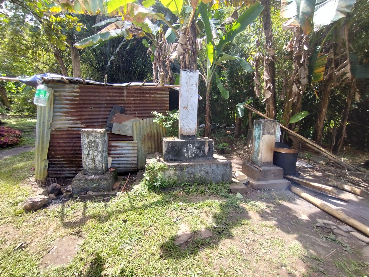 「この「かつて日本人が比島での戦没者慰霊のために建てた寺が、今では 土地所有者の家」|内田弘樹 C102二日目（日） 東“Ｑ” 56ab 新刊少なくとも７冊のイラスト