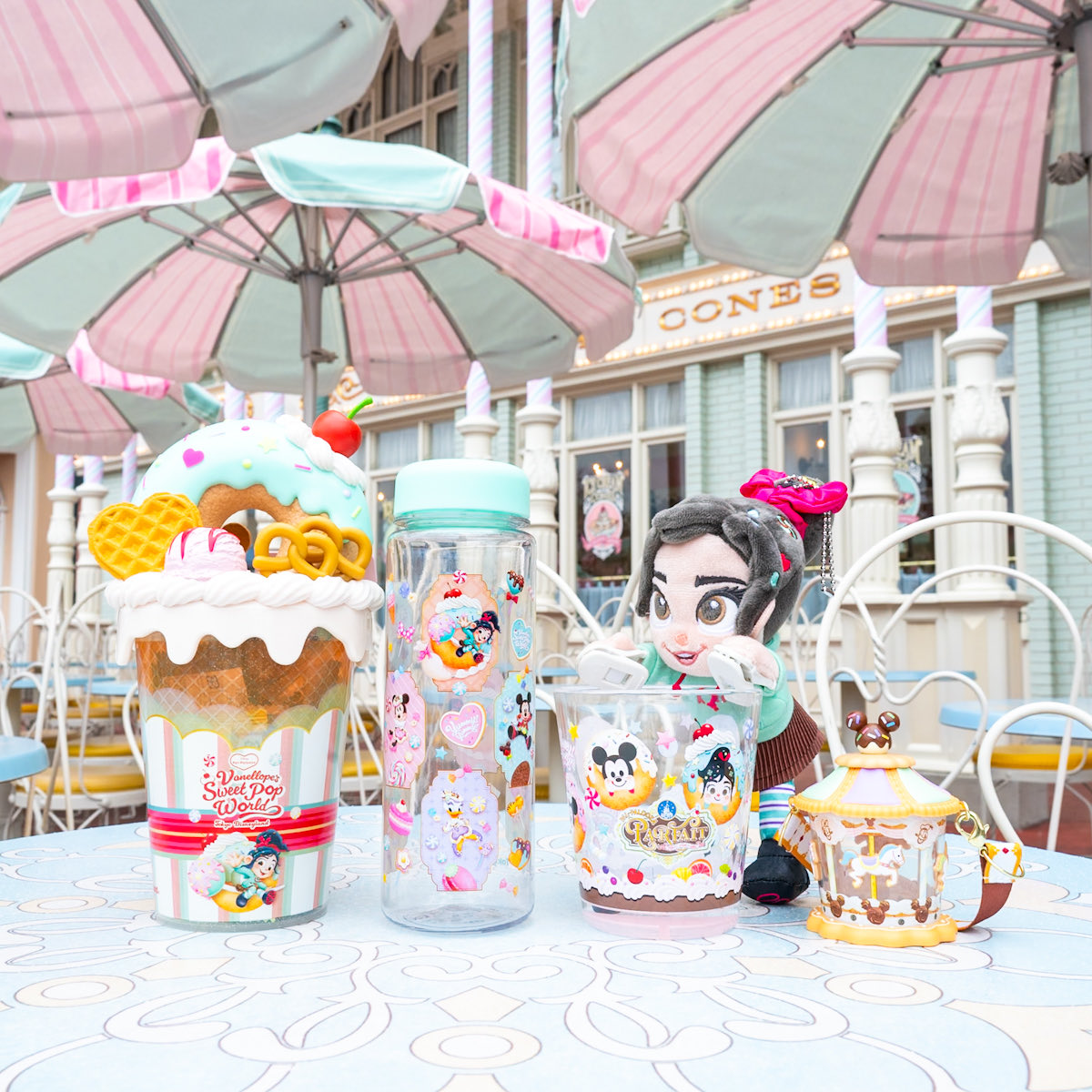 お菓子のカルーセル（回転木馬）デザイン！ 東京ディズニーランド 新作