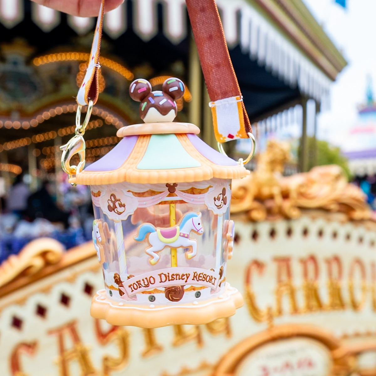 お菓子のカルーセル（回転木馬）デザイン！ 東京ディズニーランド 新作