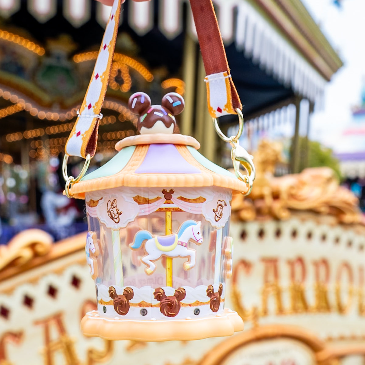 お菓子のカルーセル（回転木馬）デザイン！ 東京ディズニーランド 新作 
