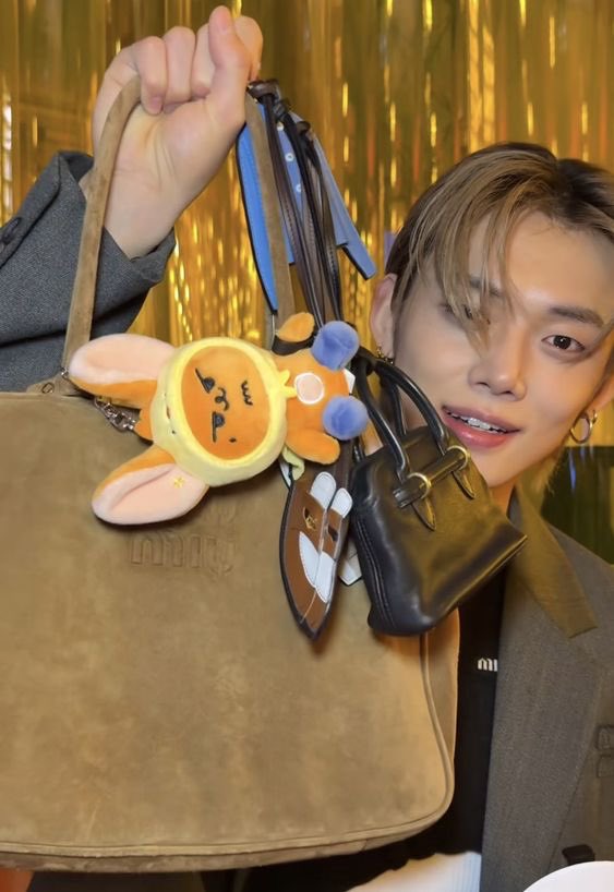 loopszzn's tweet photo. He never goes to a miumiu show without bringing one of his children with him https://t.co/eCt5D5ksKb
