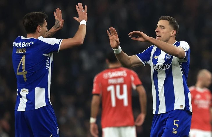 Sofia Oliveira, no Podcast “Visão de Jogo”:

“Acho que às vezes se confunde o defender bem com o defender com muitos e o FC Porto mesmo quando defende com muitos deixa que o adversário crie situações. Isso aconteceu com o Estoril e com o Braga, o Benfica apenas conseguiu