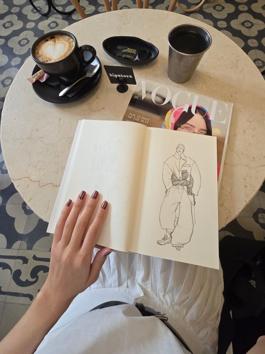 𝒞𝓁𝒶𝓈𝓈𝓎 tweet media