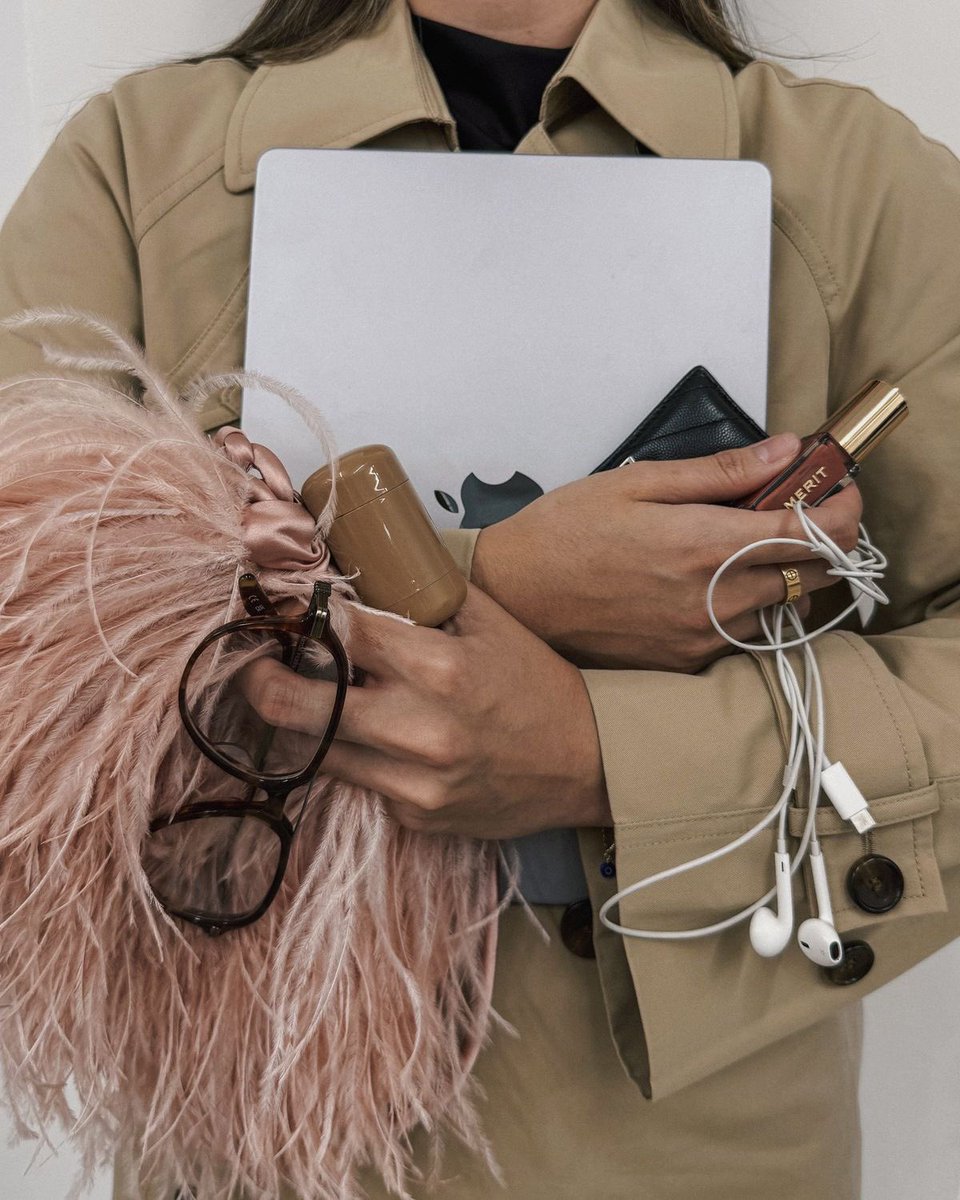 𝒞𝓁𝒶𝓈𝓈𝓎 tweet media