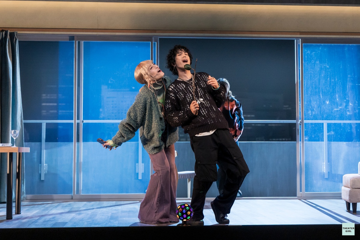 theatergirl_jp's tweet photo. 【開幕レポート】
3/10よりPARCO PRODUCE 2026 『ジン・ロック・ライム』が開幕！

#髙木雄也 が音楽と愛に苦悩するロックスターに✨
開幕前会見のコメントと舞台写真をお届け📸

▼記事はこちら
https://t.co/pvnTOn47h6

#ジン・ロック・ライム #黒羽麻璃央 #蓮佛美沙子 #山本卓卓 #白井晃 https://t.co/p8Eq7XxYiZ