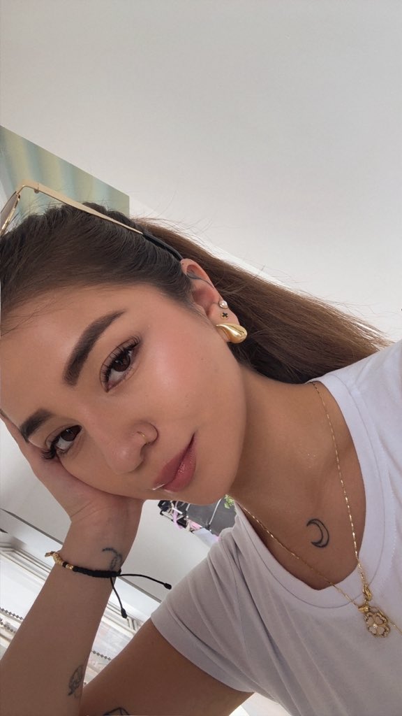 itsaraof tweet media