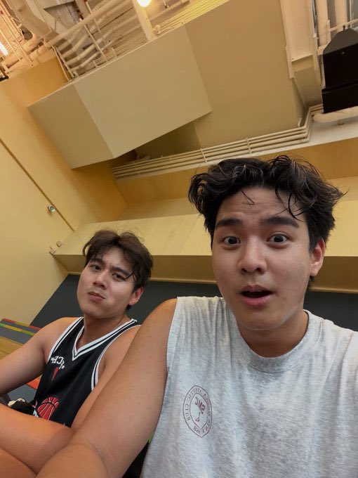 hachuuez's tweet photo. HELLO SA MGA POGI https://t.co/vn2dDYdK5V