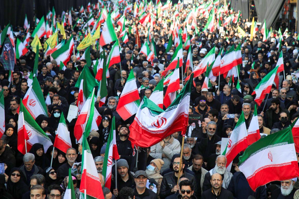 ＃イラン は、ただ独立と領土を守ろうとしただけで、イスラエルやアメリカ、そしてその同盟国の攻撃にさらされている。無防備な民間人が犠牲となり、イランは孤立している。私たち『イラン』は小さな独立メディアとして、人々の声を世界に届けたい。歴史の正しい側に立つなら、この声を広めてほしい。