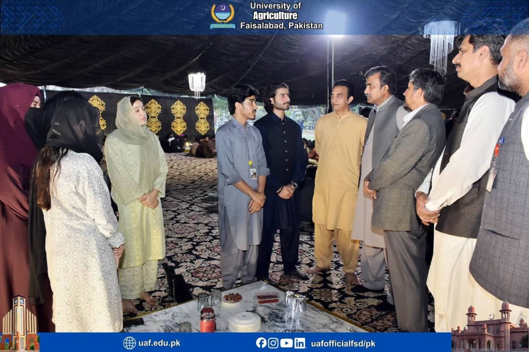 Highlights from the Iftar hosted by STO ✨

Bringing together representatives from various student clubs of UAF.

Among them, the Cabinet Members of YPDC-UAF proudly represented their club's vision before Vice Chancellor Prof. Dr. Zulfiqar Ali.

#YPDCUAF