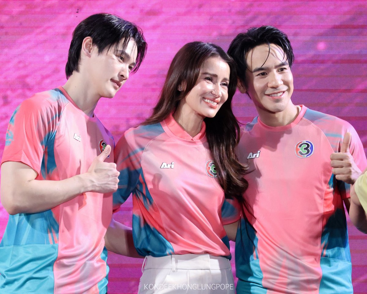 kondeekhonglung's tweet photo. กัปตันเก้า - ผู้จัดการทีมแอนทอง - กัปตันโป๊ป
สีชมพูพั้นช์ 💕

POPE CH3 X SIAM PARAGON 

ใด ๆ คือ พี่แอนกับพี่โป๊ปตัวติดกันไปมั้ยคะ ร่วมงานกันยาวๆไป1ปี ในฐานะผู้จัดกับพี่พระเอกอีก1 

#งาน56ปีช่อง3xSiamParagon
#แถลงข่าว56ปีช่อง3
#popezaap https://t.co/bfaZOB082w