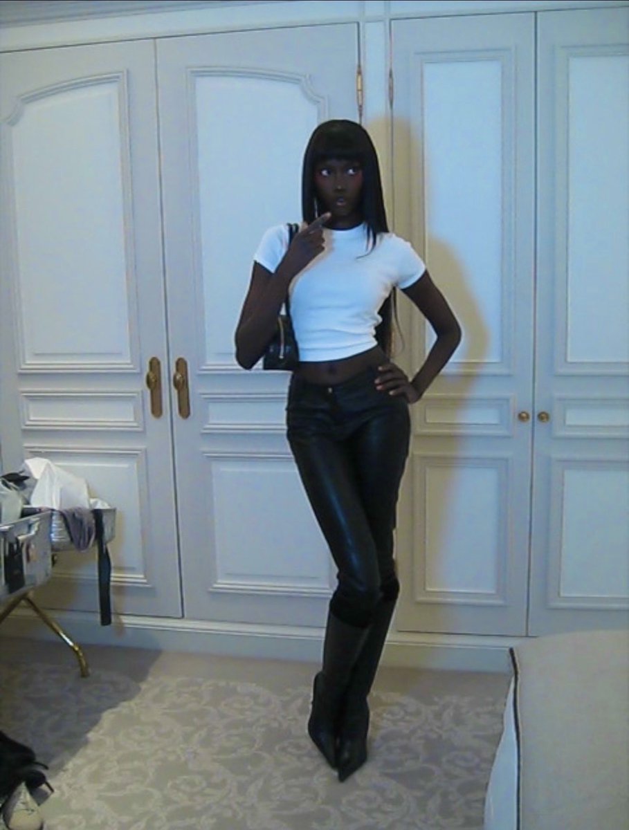 Model off duty glam . Reunited with the baddest ever Anok in Paris🇫🇷 makeup by me