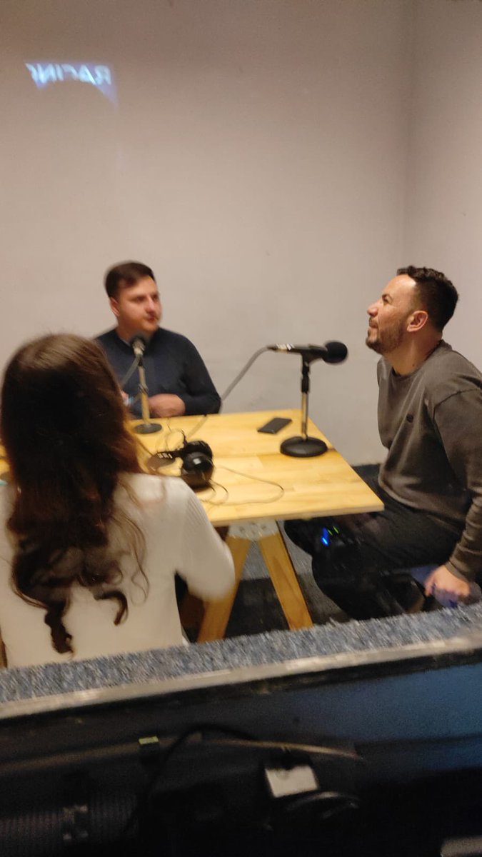 Allá en 2022, sin haber terminado el secundario, me invitaste a visitar los de estudios de Racing Online… 

Desde ese día empecé a compartir y entender lo que era para vos el periodismo deportivo. Agradezco a la vida por habernos cruzado 🤍