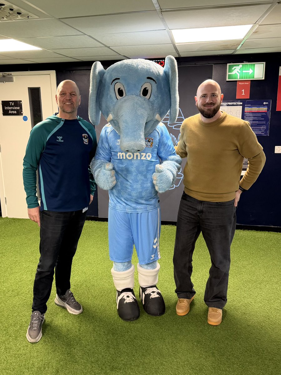 Aaron Ashmore tweet media