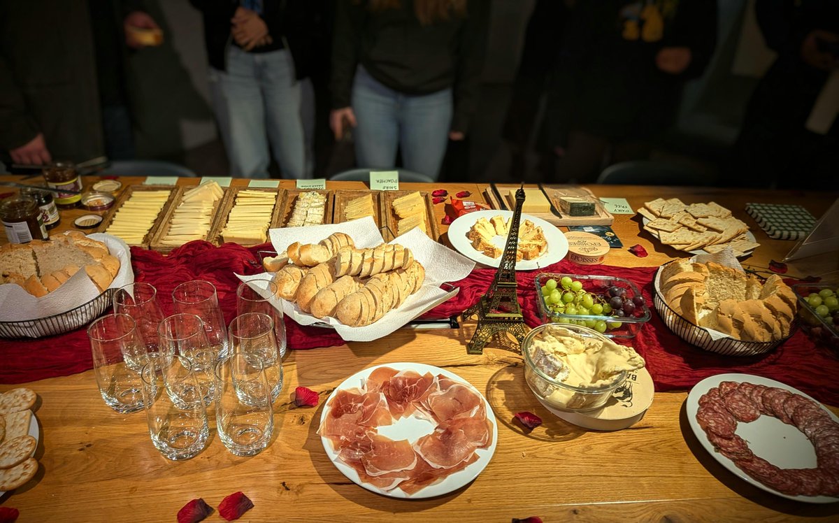 Random42 Scientific Communication tweet media