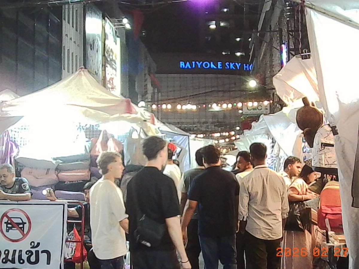 ijnakotas's tweet image. いつもスクンビットだけど今回は行ったことないプラトゥナームあたりにしてみたら、パチのマーケットや屋台が沢山出てて朝から晩までめちゃ活気があって、もっとゆっくりブラブラしたかった
#KODAK #CHARMERA