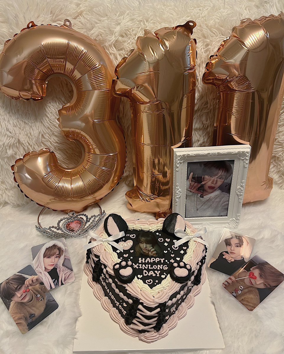 _mfmfkrkr's tweet photo. 신롱아 생일 축하해🎂🍓
따뜻한 말들이 네 곁을 지켜주길!
그리고 네가 매일 행복하게 웃을 수 있길 바라!!
언제나 사랑 가득한 세상만 보길🤟🏻💗
鑫隆生日快乐🎂🍓愿你岁岁平安, 满目皆是温柔与爱💗
#21GoldenWishesForXinlong
#씬롱아_생일축후우웅
#ハッピーロンロンバースデー
#贺鑫隆21岁生日快乐 https://t.co/evWx8ZapTt