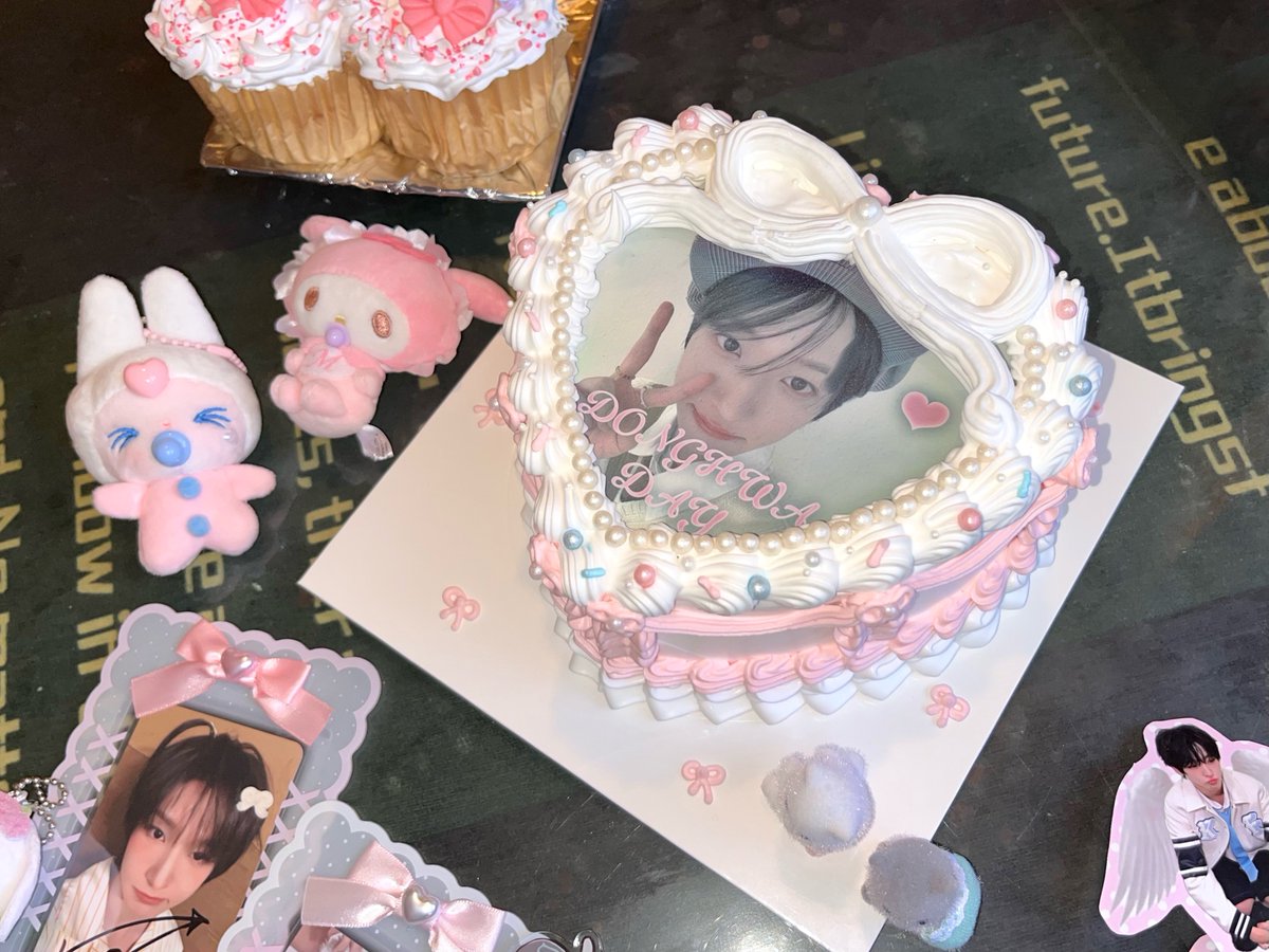Shuqury's tweet photo. 。　♡ 。　　♡。　　♡
♡。　＼　　｜　　／。　♡
　     동화야 생일 축하해!!
♡。　／　　｜　　＼。　♡
。　♡。 　　。　　♡。
#동화책에_피어날_스물하나
#HappyDonghwaDay https://t.co/OBapAGgCpg