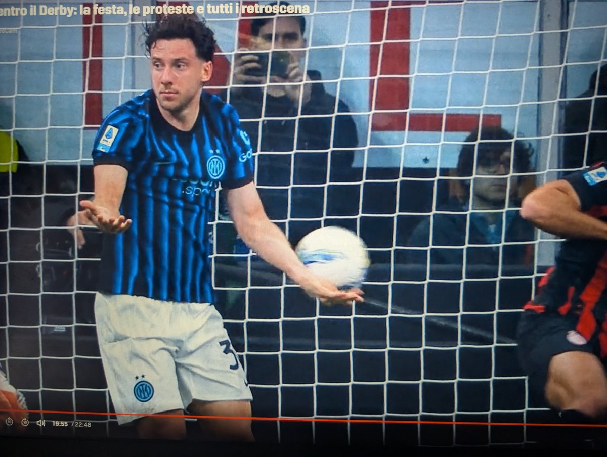 Tifoso dell'Azienda Milan e di Zazzaroni tweet media