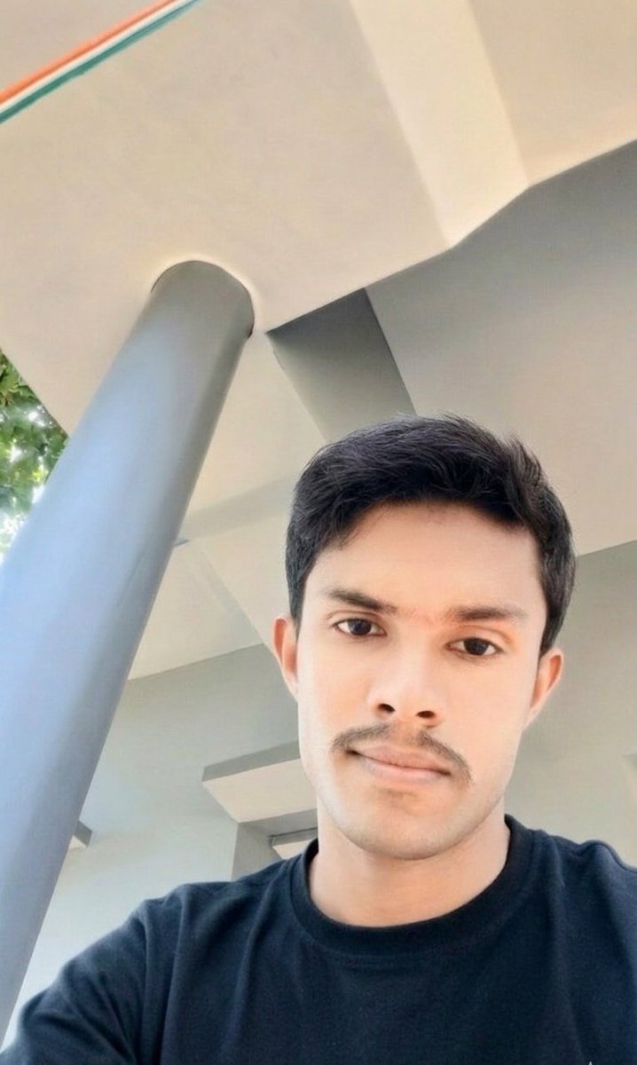 Ashvini65766591's tweet photo. वक़्त की गर्दिशों से हमें क्या डर, हम तो वो हैं जो समंदर का रुख मोड़ देते हैं। 😎 🔥
#ClassicLook #BlackLover #DesiSwagger #Personality https://t.co/LnmJbmYQmo