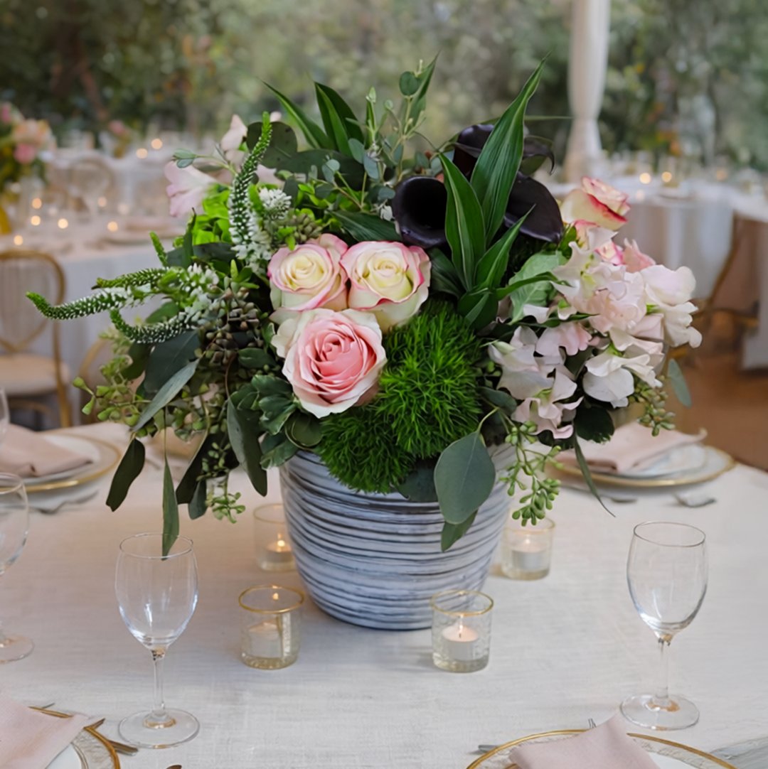 riveroaksph's tweet photo. Like a moment plucked from a secret garden 🌿
Pale pink roses and sweet peas intertwine with vibrant greens, while darker blooms add unexpected depth.

📍 6103 Kirby Dr, Houston, TX 77005
📍 1201 Birdsall St, Houston, TX 77007

#RiverOaksPlantHouse #ROPH #springflorals https://t.co/2WGesut9Vt