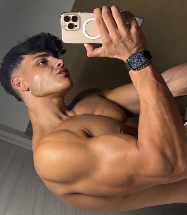 HOT Manuel 🥵🔥 tweet media