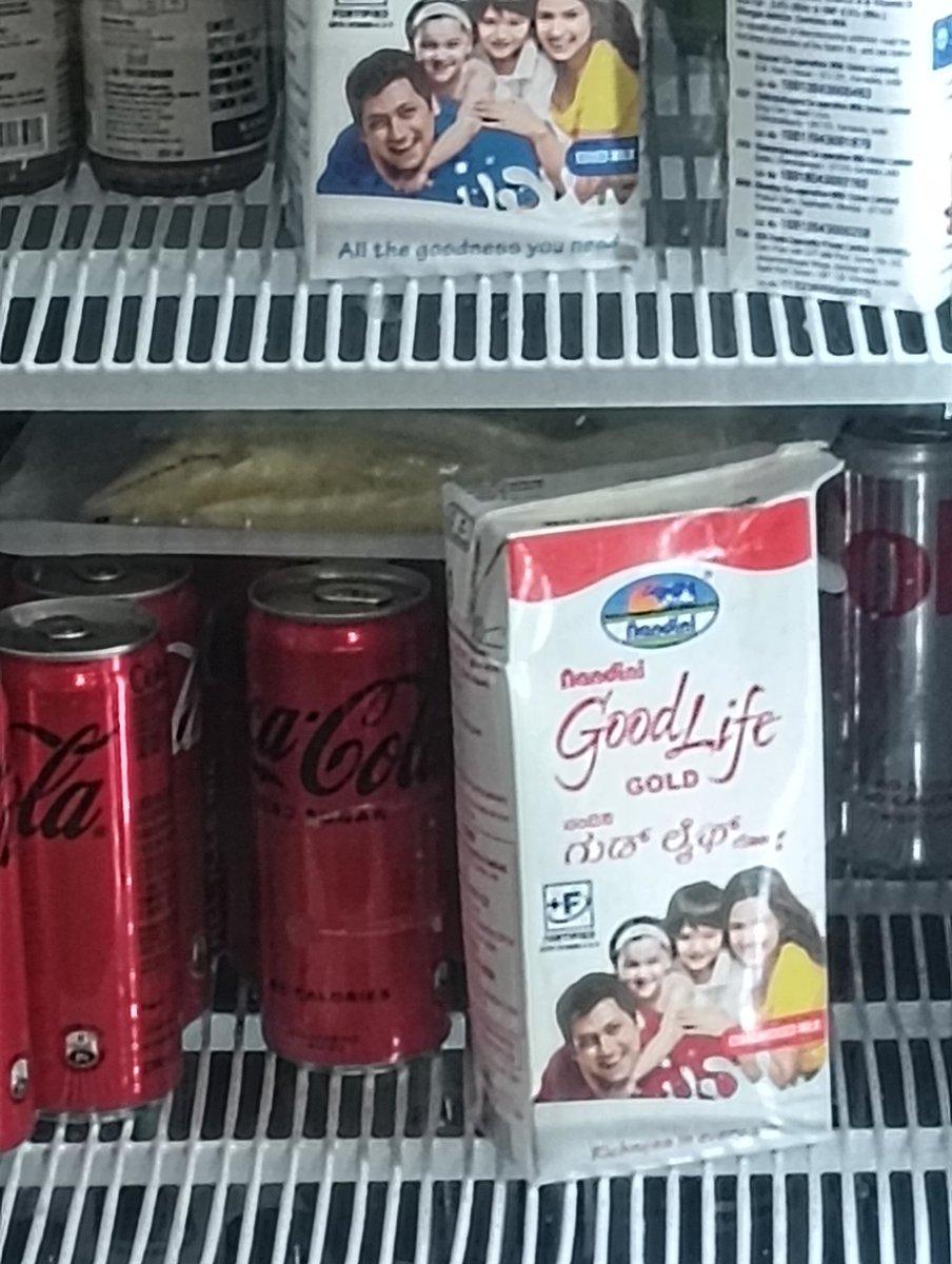 NarenderAdv's tweet photo. @haldiramfoods जब उत्तर भारत में दूध उपलब्ध है तो आप लोग अपने आउटलेट पर चाय बनाने के लिए 6 महीने shelf life वाला दूध क्यों प्रयोग करते है, इसको 6 महीने रखने के लिए इसमें कितना केमिकल प्रयोग होता होगा, क्या लोगो की सेहत से खिलवाड़ का हक़ है आपको https://t.co/3zEOdPu6Lj