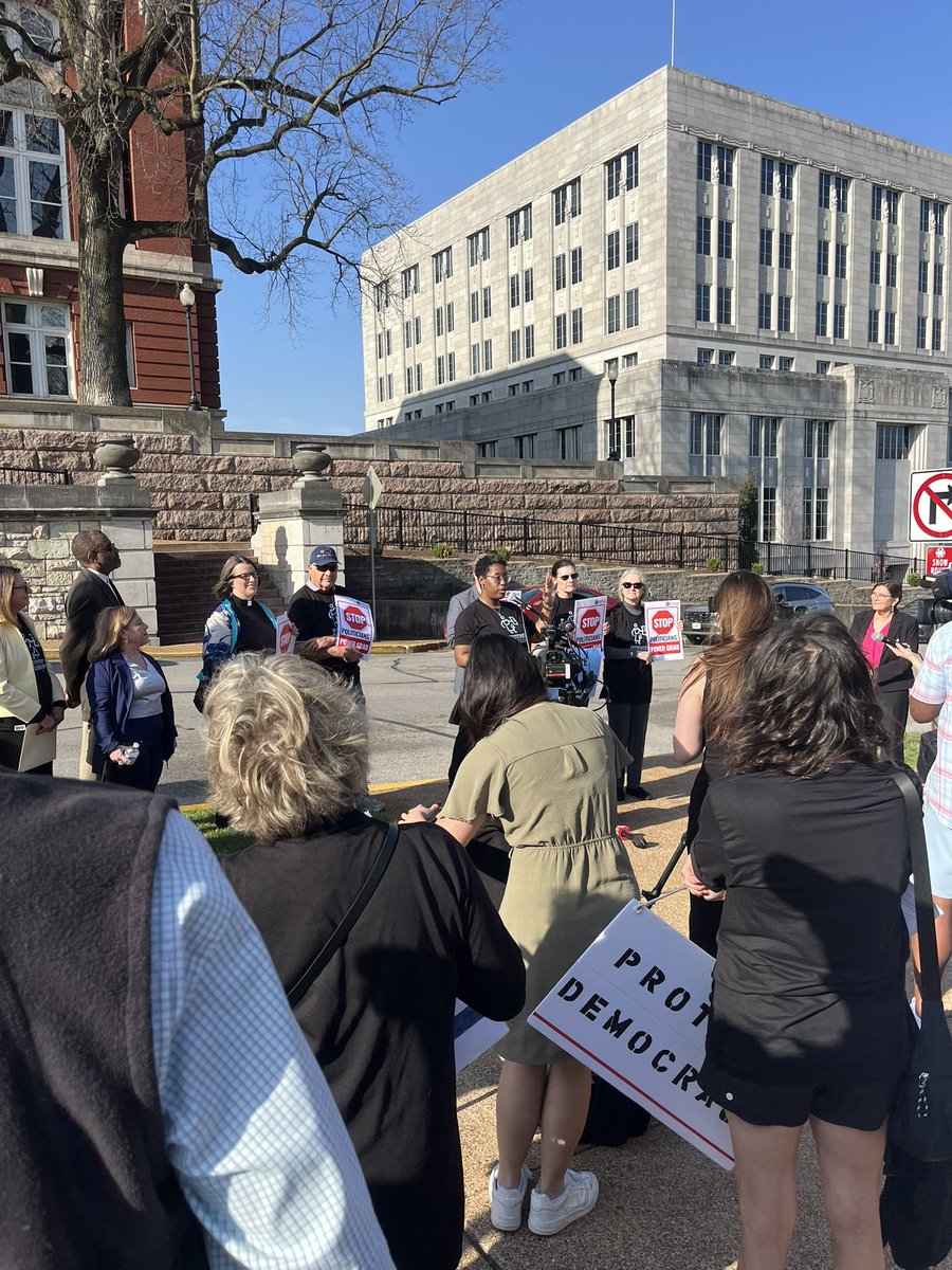 NCJWSTL's tweet image. Good morning, @AGCHanaway! We are informed and know that gerrymandering Missouri’s maps is not OK. We support #FairMaps and transparent government. Redistricting is meant to happen after the census only. #PeopleNotPoliticians