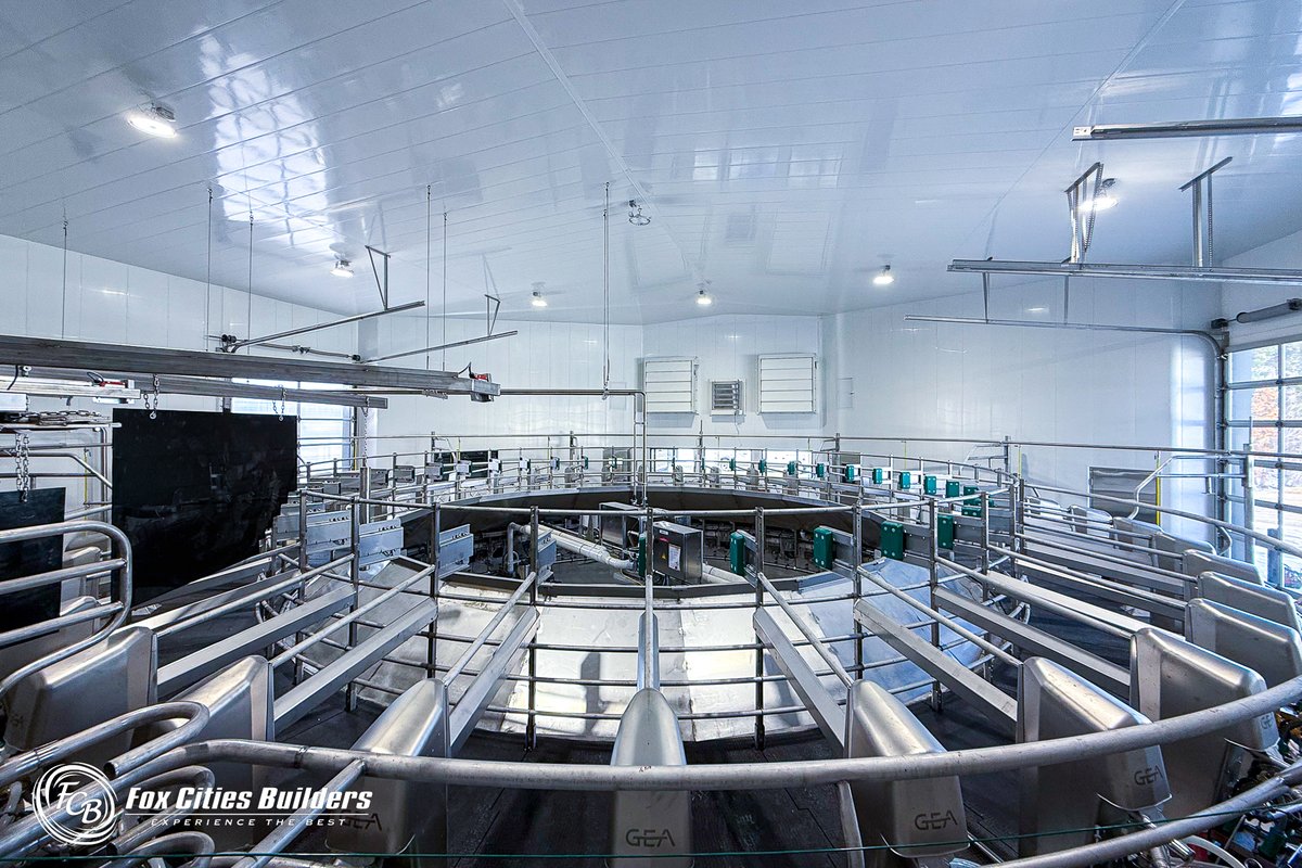 FoxCitiesBuild's tweet photo. Milking startup is officially complete at Edgewood Dairy, and we’re pleased to share a look at the parlor just before the first cows stepped onto the rotary. https://t.co/V94SNCpJfR