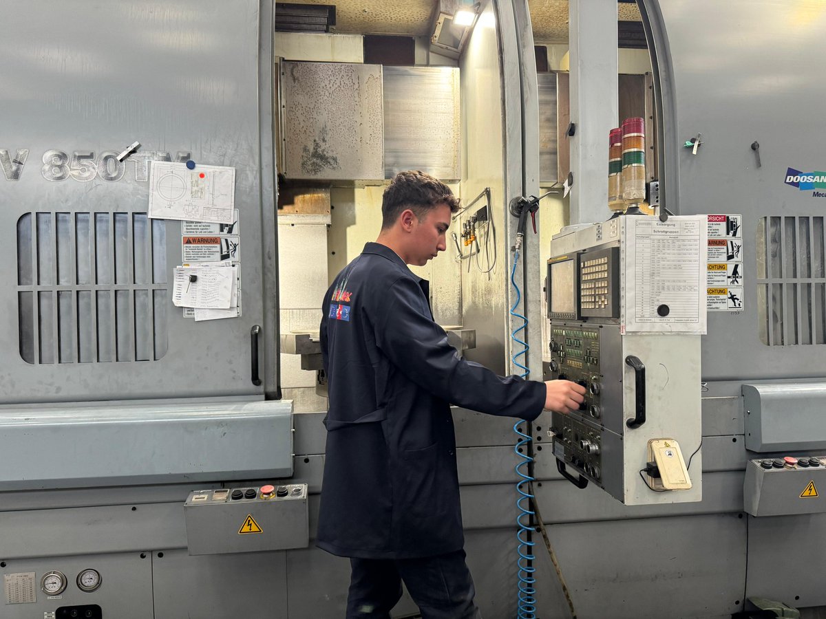 İlimiz meslek lisesi öğrencilerimiz, Erasmus+ programı kapsamında Almanya’da bulunan Bekfa firmasında 21 günlük stajlarına başarıyla devam etmektedir. 
Öğrencilerimiz CNC tezgâhlarında işlenen parçalar üzerinde uygulamalı çalışmalara devam etmektedir.
<a href="/recai_ocak/">Recai Ocak</a> <a href="/ulusalajans/">Türkiye Ulusal Ajansı 🇹🇷 Turkish NA</a>