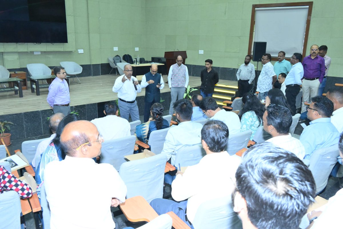 DDNewsOdia's tweet image. 💠ରାଜ୍ୟରେ ହେବାକୁ ଥିବା ସ୍ୱତନ୍ତ୍ର ସଘନ ସଂଶୋଧନ ପାଇଁ ନିର୍ବାଚନ ଅଧିକାରୀଙ୍କ ରାଜ୍ୟସ୍ତରୀୟ ପ୍ରଶିକ୍ଷଣ ଆରମ୍ଭ
💠 ଭୁବନେଶ୍ୱରର ଗୋଠପାଟଣା ସ୍ଥିତ ରେଭେନ୍ୟୁ ଅଫିସର୍ସ ଟ୍ରେନିଙ୍ଗ ଇନଷ୍ଟିଚ୍ୟୁଟରେ ଏହା ଆୟୋଜିତ ହେଉଛି
💠୧୩ ତାରିଖ ପର୍ଯ୍ୟନ୍ତ ପ୍ରତିଦିନ ଦୁଇଟି ସେସନ୍‌ରେ ପ୍ରଶିକ୍ଷଣ ଚାଲିବ

#ROTI #SIR @OdishaCeo