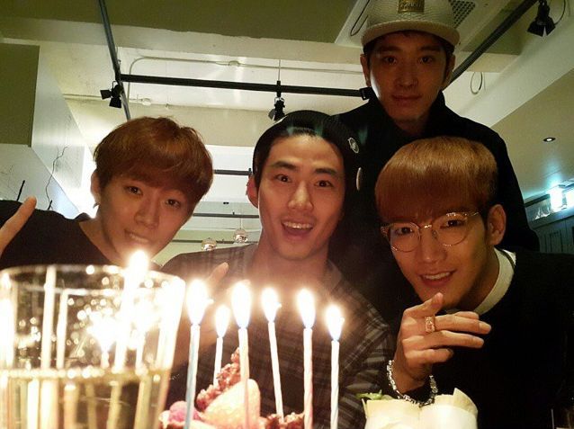 저 생일이에요 축하해주시면 감사하겠습니더..