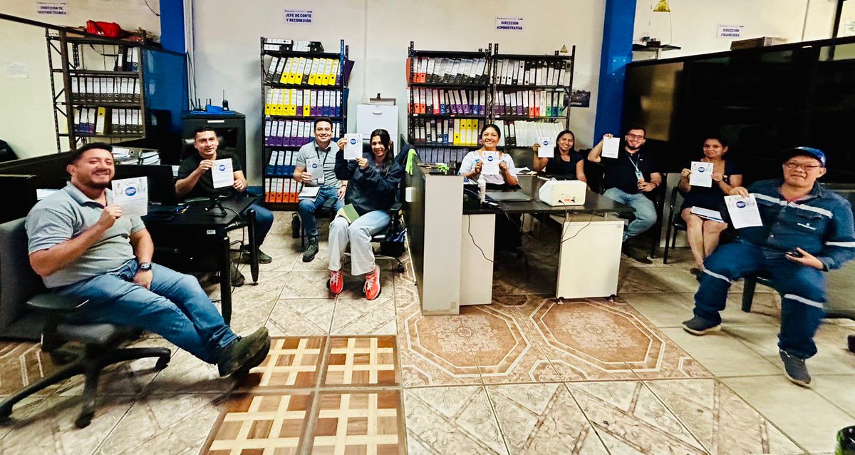 MediacionCJ's tweet photo. #MediaciónEnTerritorio

Como parte de las actividades de promoción en la provincia de #Chimborazo, se realizó un conversatorio sobre mediación con técnicos y personal administrativo del EPMAPSAC, con el objetivo de socializar los beneficios de este mecanismo alternativo de solución de conflictos.

Durante el encuentro se destacó la mediación como una herramienta ágil, voluntaria y efectiva para resolver desacuerdos a través del diálogo, promoviendo acuerdos que contribuyan a fortalecer la convivencia y la gestión institucional en beneficio de la ciudadanía.

#MediarEsGanar