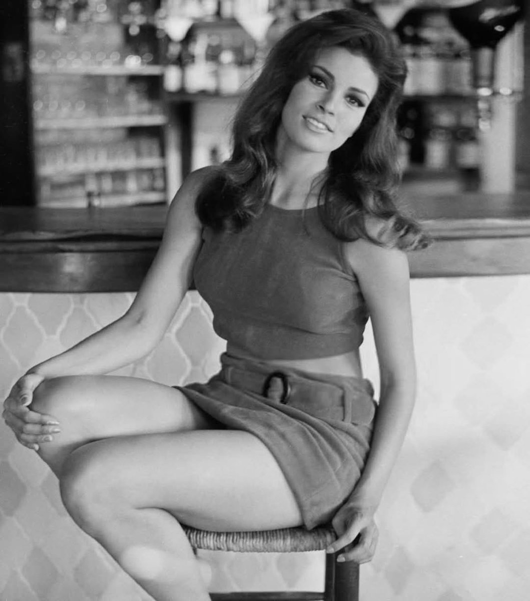 HistoryUnd's tweet image. Raquel Welch  photographed by Giancarlo Botti in Paris 1968