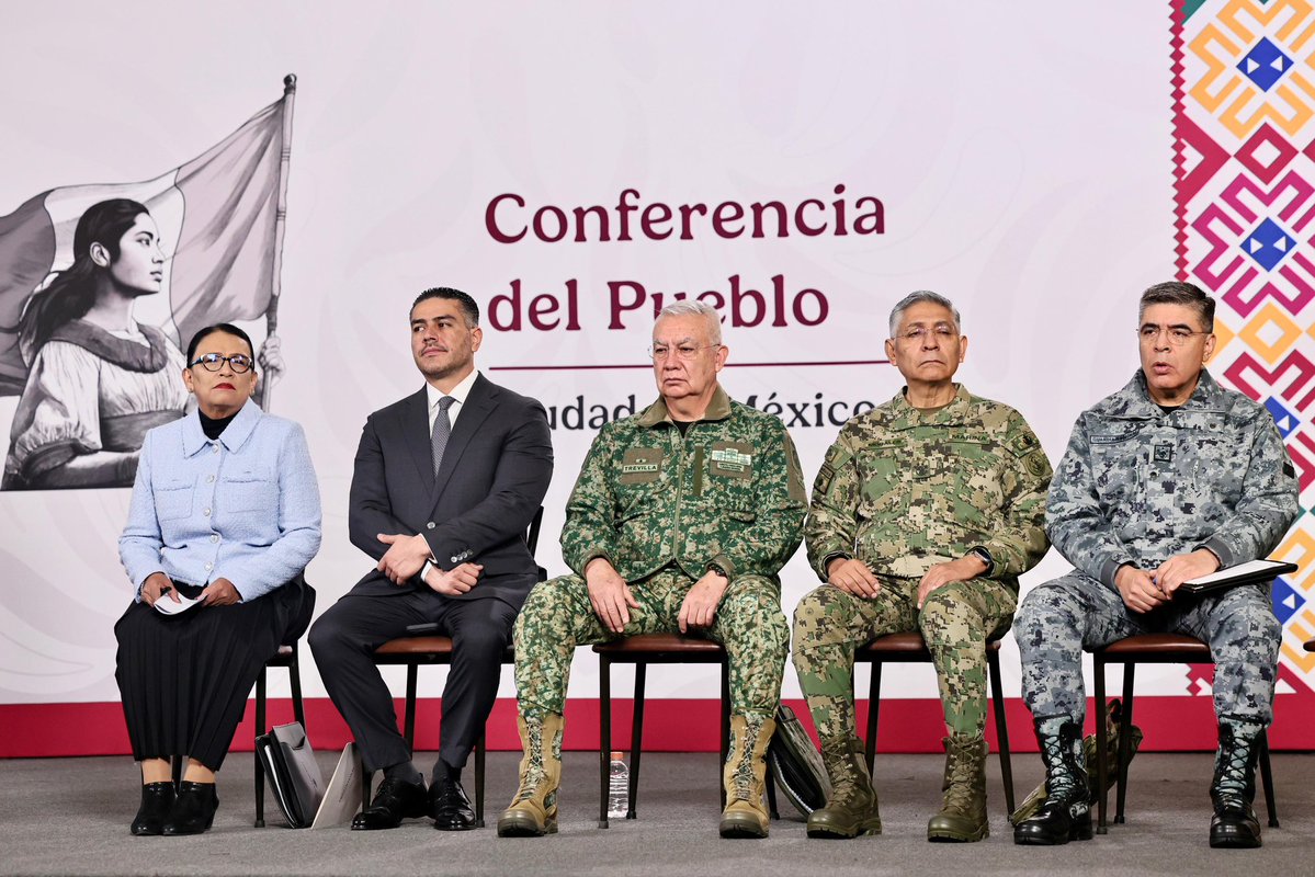 Con el #TianguisDelBienestar hemos entregado un millón 954 mil artículos nuevos a más de 292 mil personas en 25 municipios de #Guerrero, #Michoacán y #Oaxaca. Además, con #SíAlDesarmeSíALaPaz la población ha canjeado 9 mil 201 armas de fuego por dinero en efectivo. Juntos