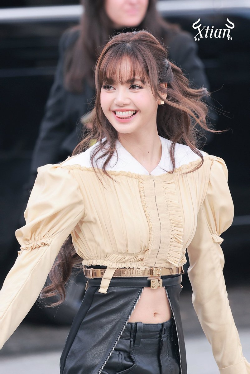 ออร่านางเอกรอมคอมปะ