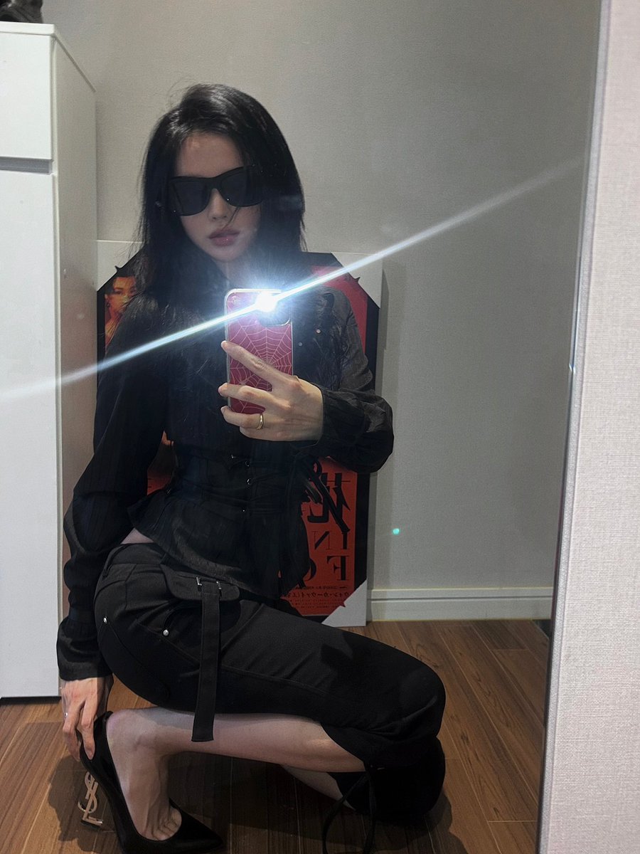 𝑭𝒂𝒍𝒍 tweet media