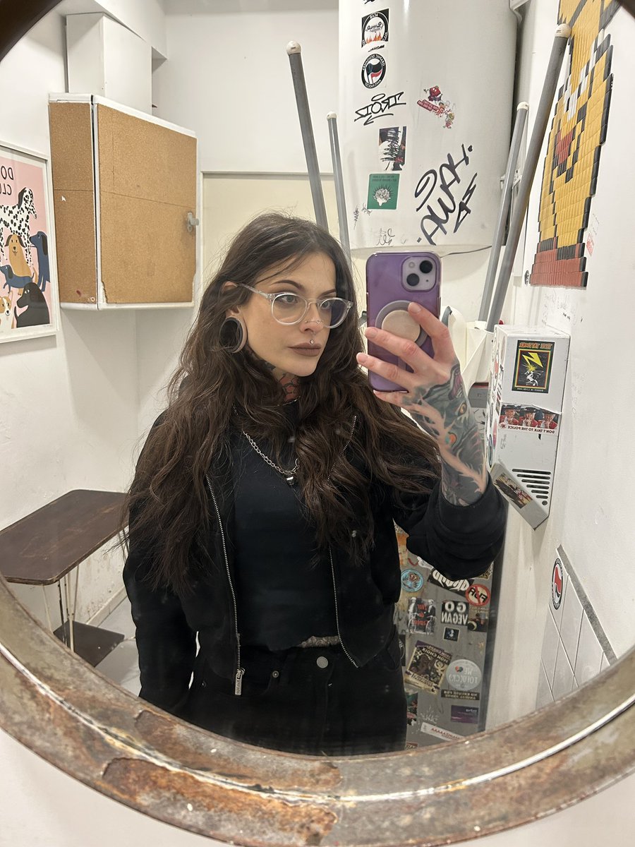 itsmurdder's tweet photo. I’m alive guys. I just hate this app. 
Find me on insta / thread 🖤 https://t.co/nqNyvuQTaC