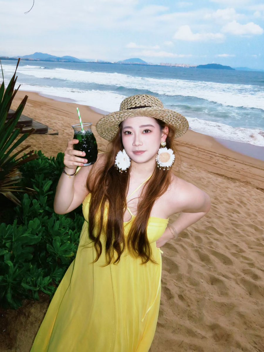 Goonit142125's tweet photo. 阳光明媚 #反差 #身材 #穿搭 https://t.co/Bk5rfnqetF