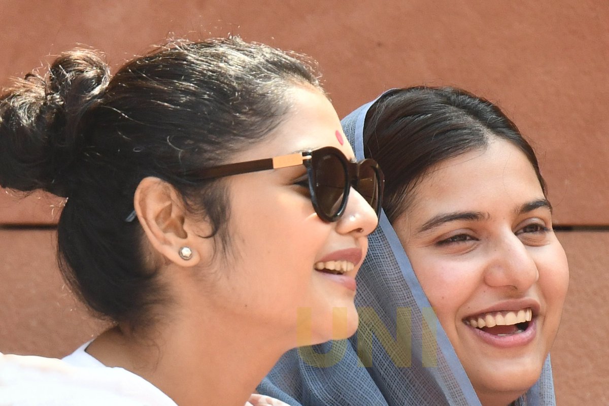 UNI_Photos's tweet image. In Photo | TMC MP Saayoni Ghosh and SP MP Iqra Choudhary were spotted during the Budget Session at the Parliament premises in Delhi.

📸: Prem Singh / UNI

@sayani06 | @IqraMunawwar_ | #SaayoniGhosh | #IqraChoudhary | #BudgetSession2026 | #Delhi | #UNI